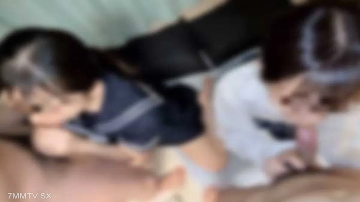 fc2-ppv-4805942-业余个人拍摄-狂欢“迷你裙制服的美丽19岁女人4P”乞讨天使的调皮休息